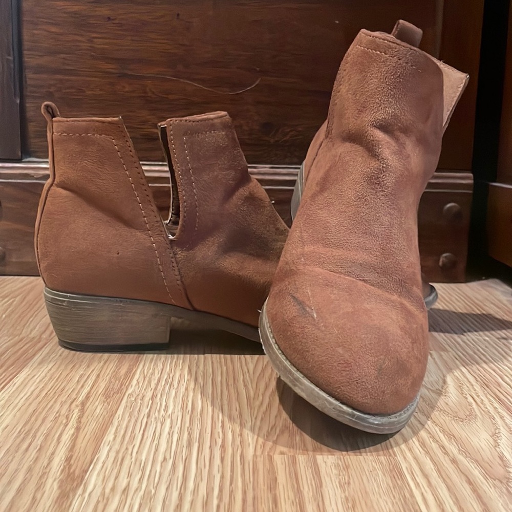 TG loafers in camel suede